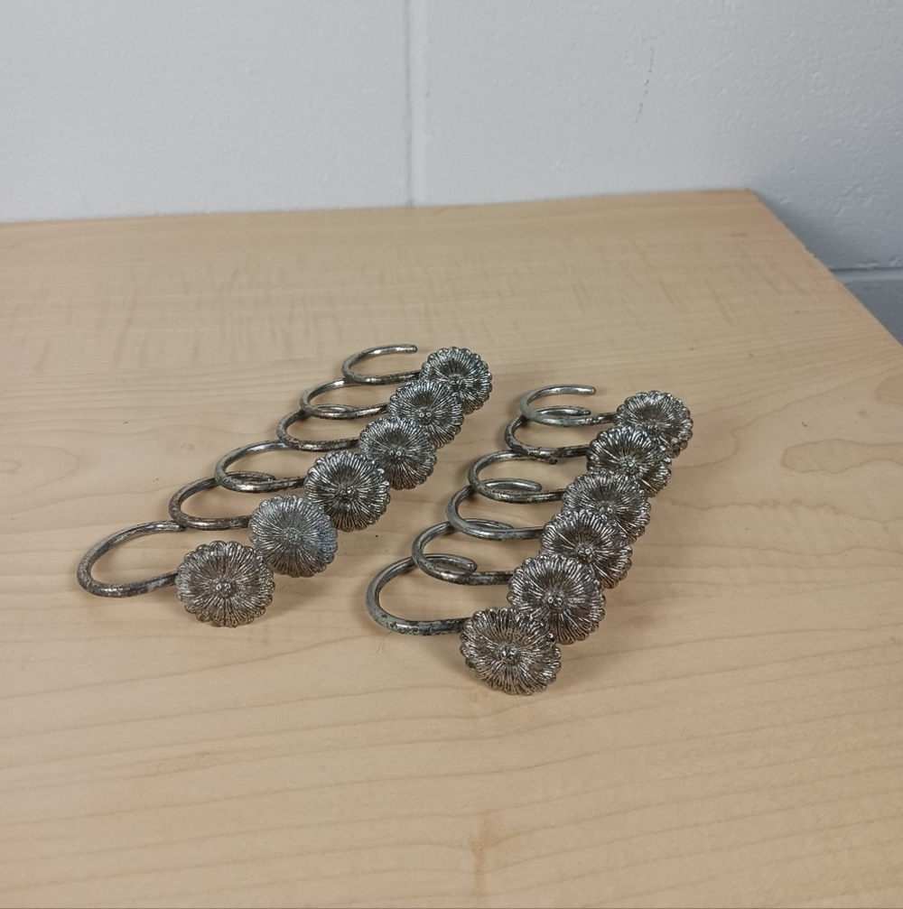 12‎ Daisy Boho Floral Metal Silver Toned Shower Curtain Hooks VTG Style